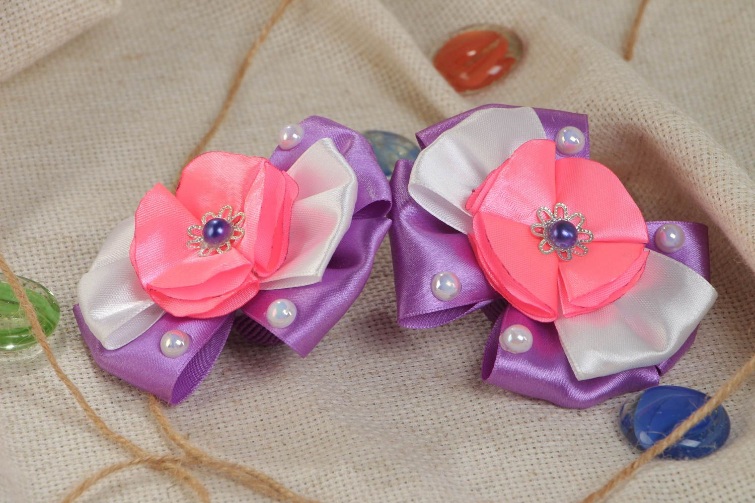 Rosa violette Blumen Haarklemmen Set 2 Stück handmade Schmuck für Haare aus Atlasbändern  foto 1