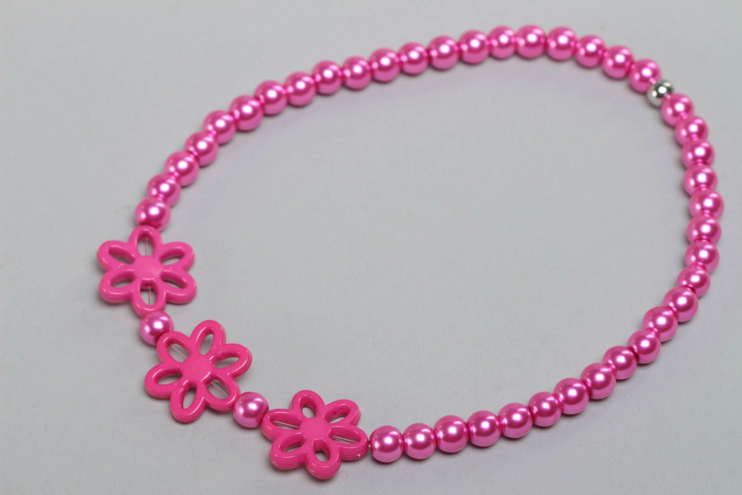 Stylish handmade children's pink bead necklace with flowers designer jewelry photo 2
