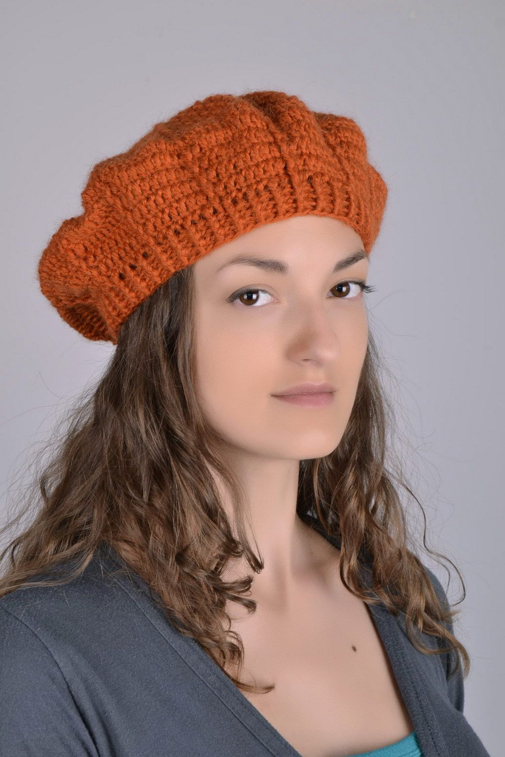 Orange knitted beret photo 2