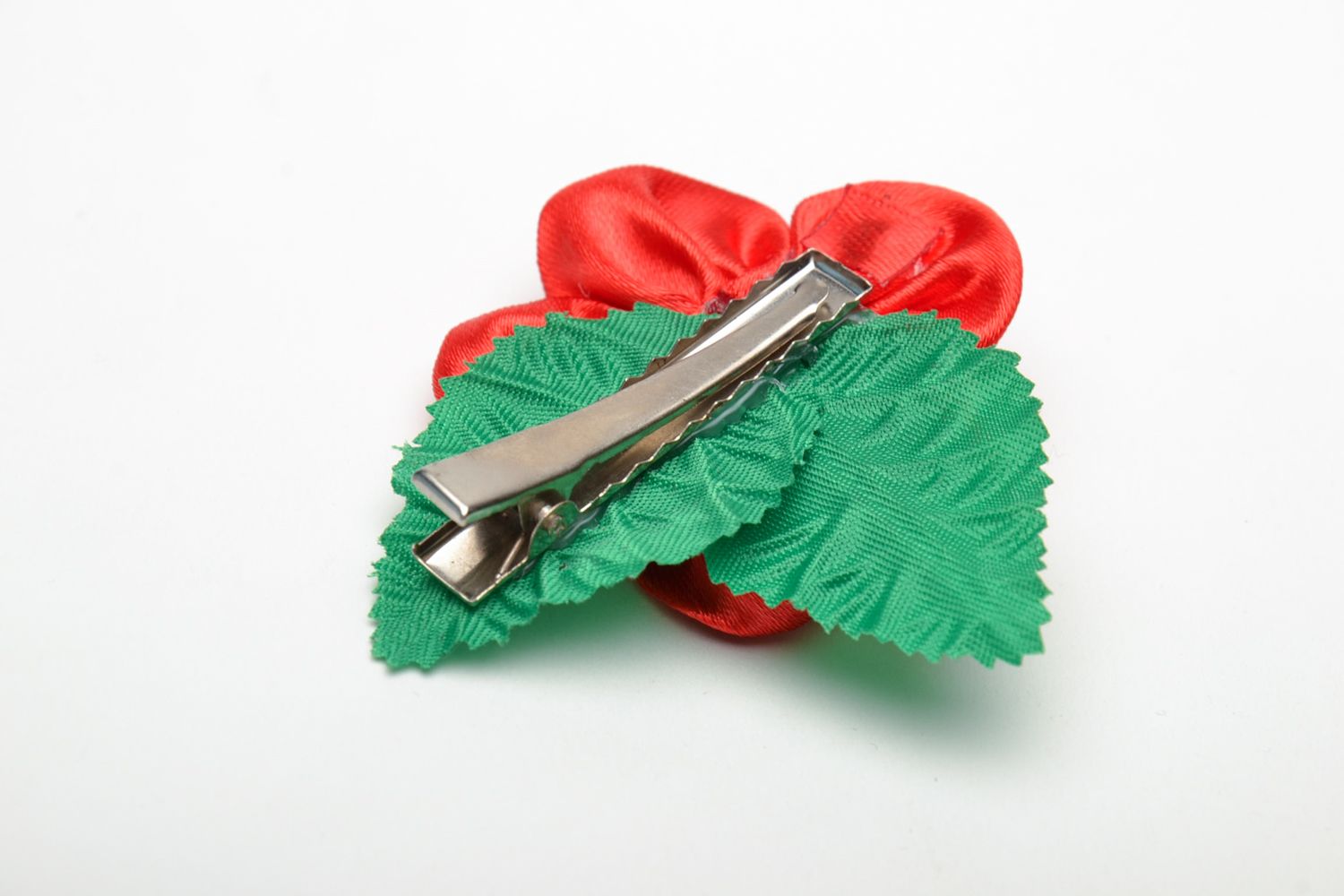 Red flower hair clip made of ribbon photo 4