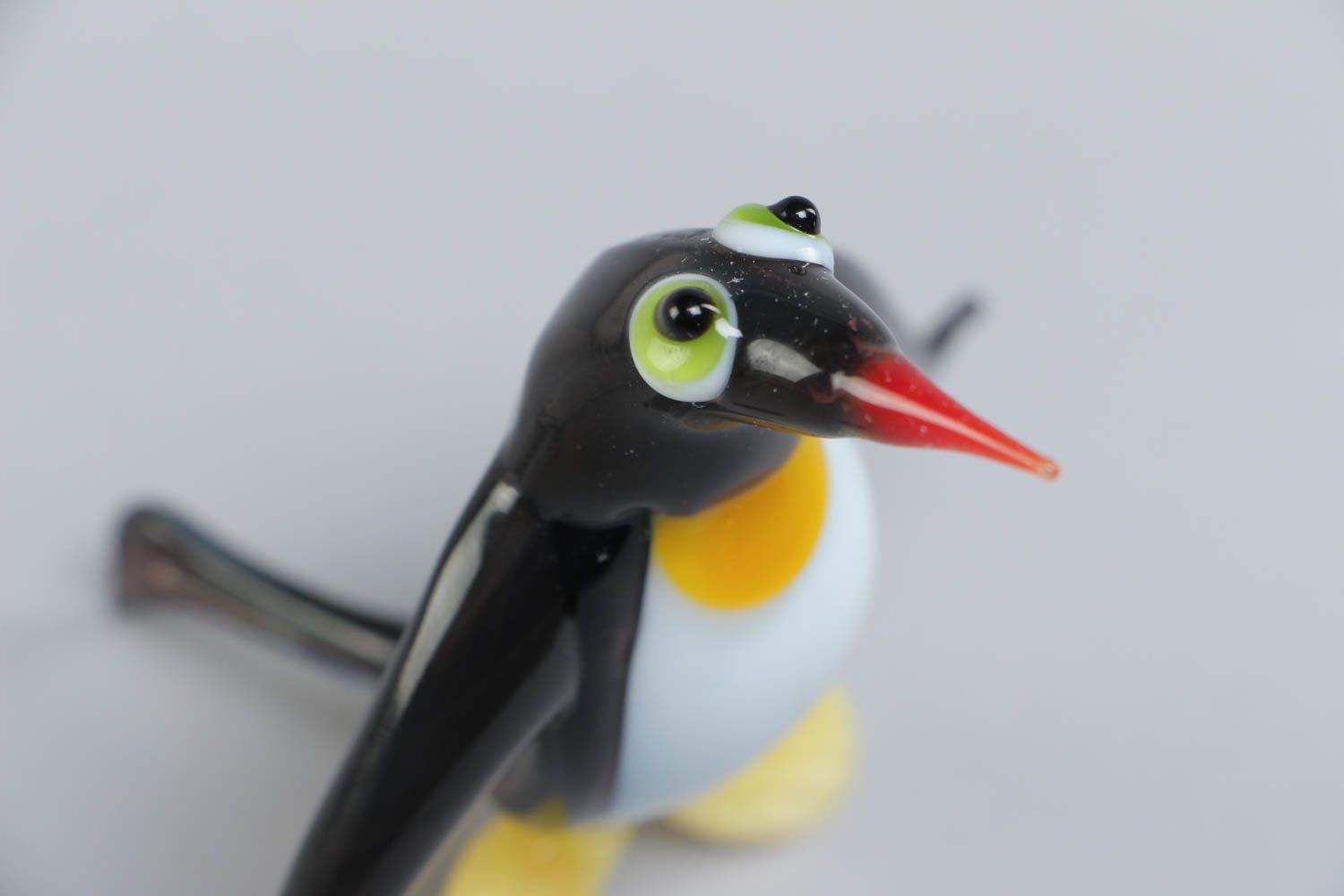 Handgemachte kleine Lampwork Figur aus Glas Pinguin in Lampwork Technik für Dekorierung foto 3