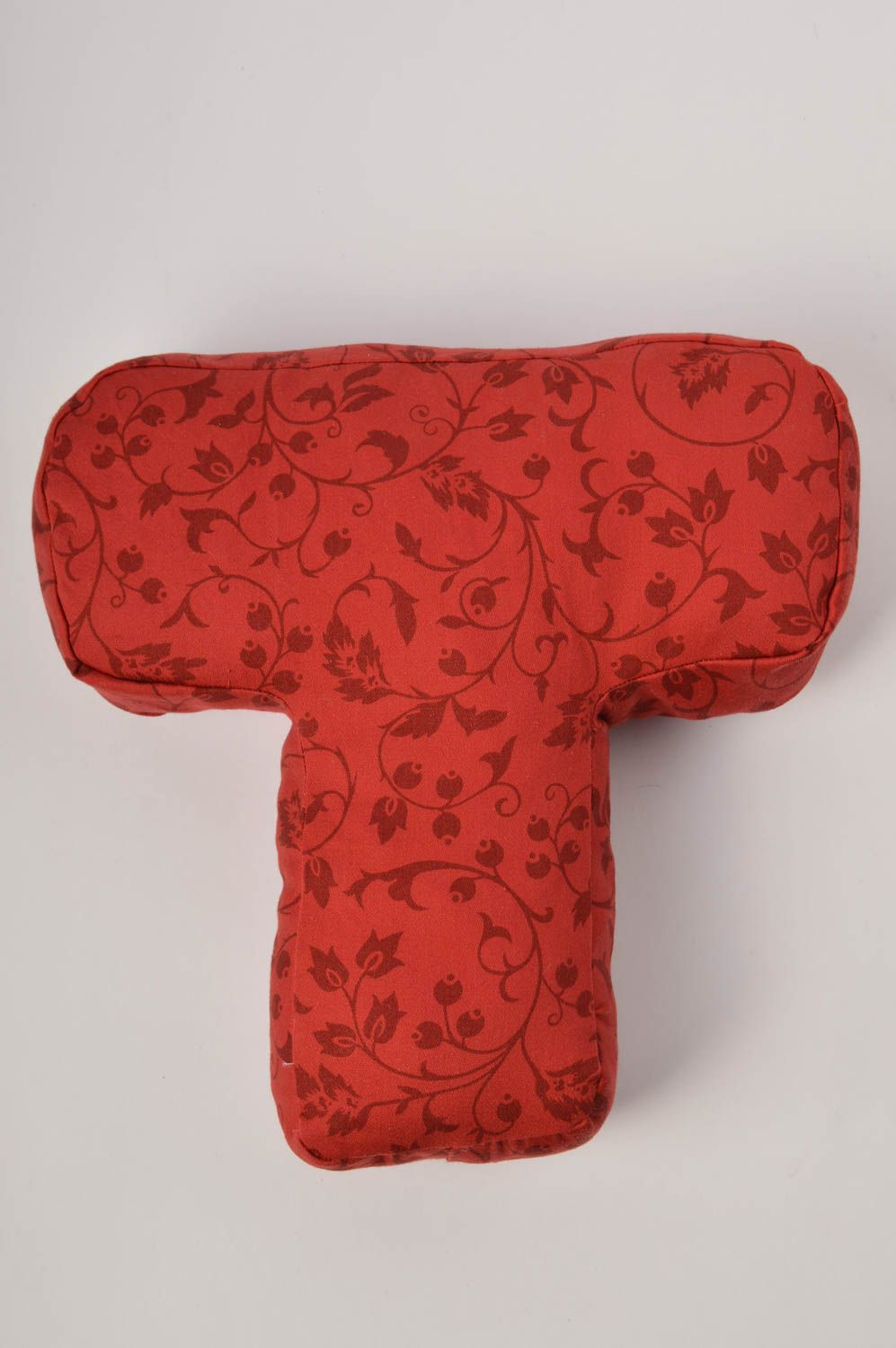 Декоративная подушка ручной работы подушка-буква из жаккарда мягкая буква Т фото 3