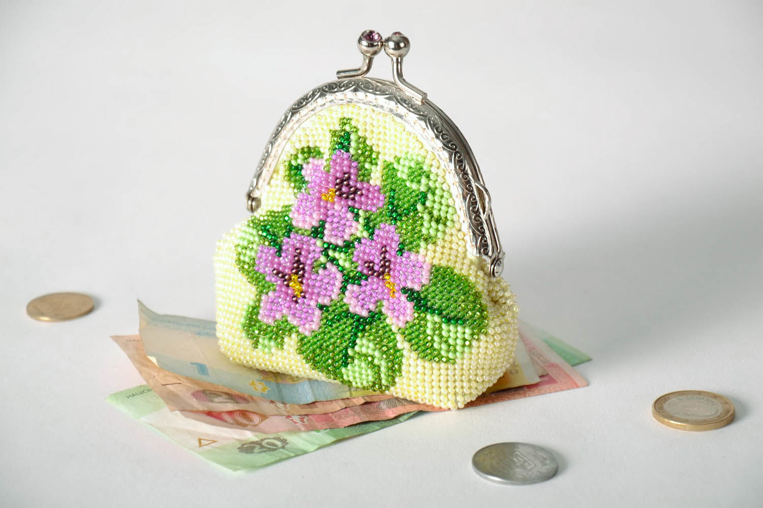 Handmade Damen Geldbörse mit Glasperlen bestickt foto 1