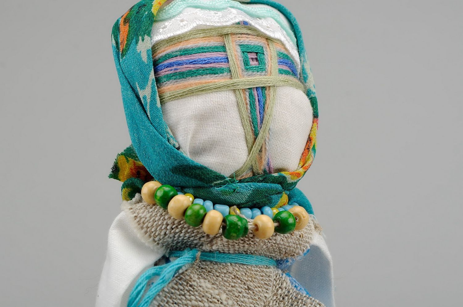 Bambola etnica di stoffa fatta a mano amuleto talismano slavo vestito azzurro foto 5