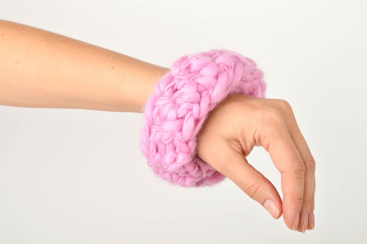 Bracelet laine Bijou fait main rose grand tricoté beau Accessoire femme photo 3