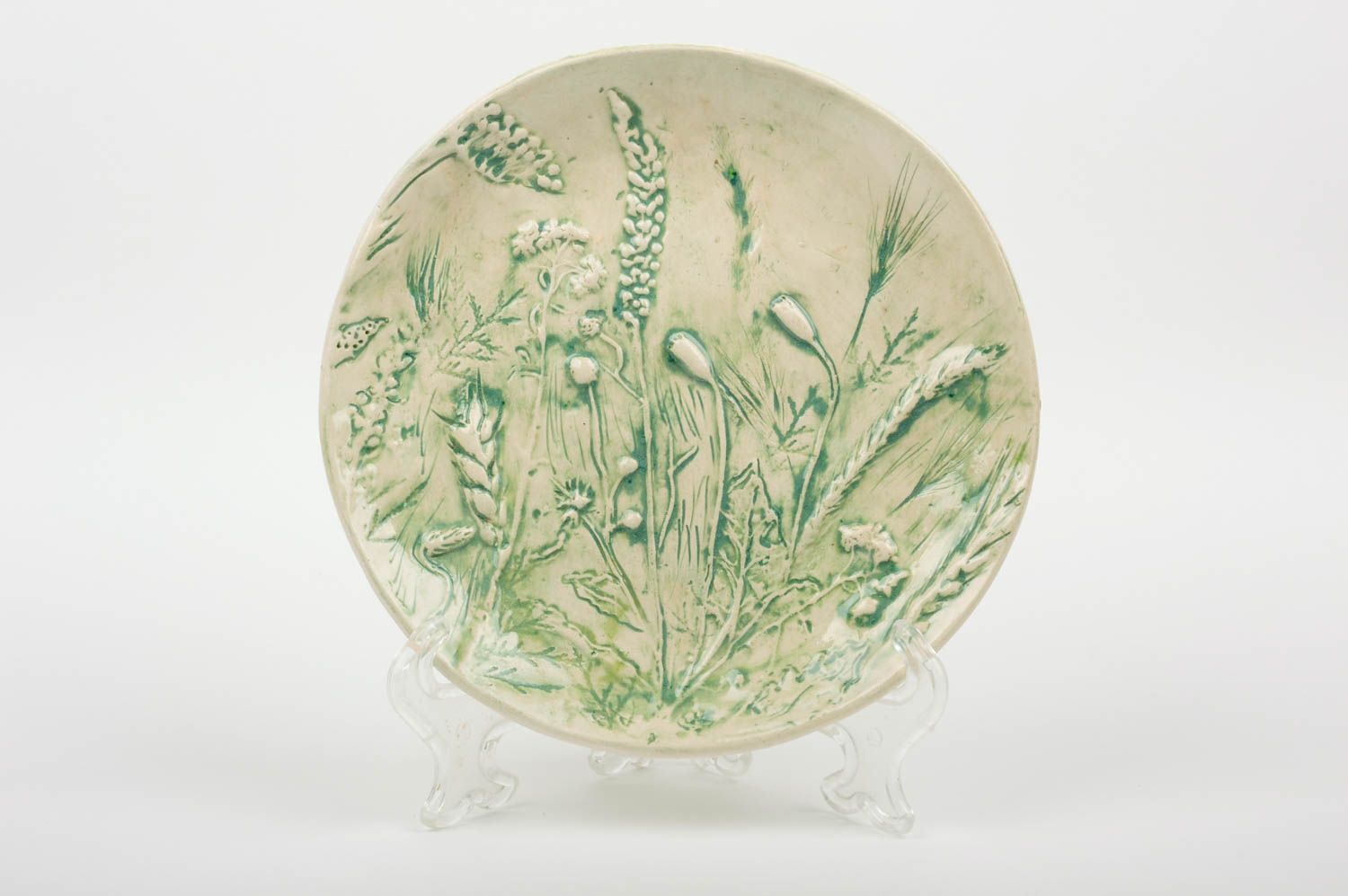 Assiette faite main originale avec dessin végétal en relief beige vert photo 1