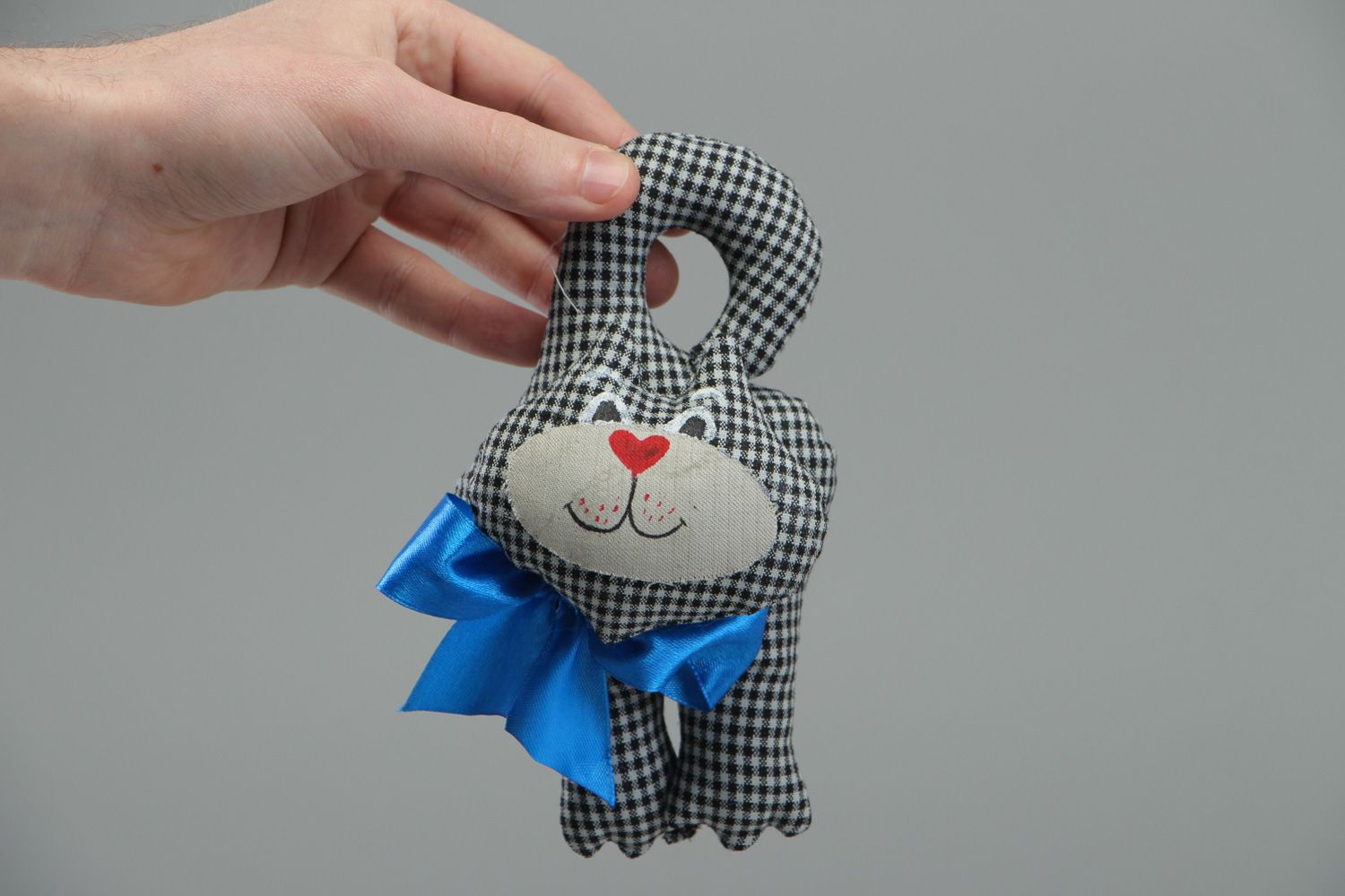 Black and white checkered cotton soft toy cat with bow for children photo 4