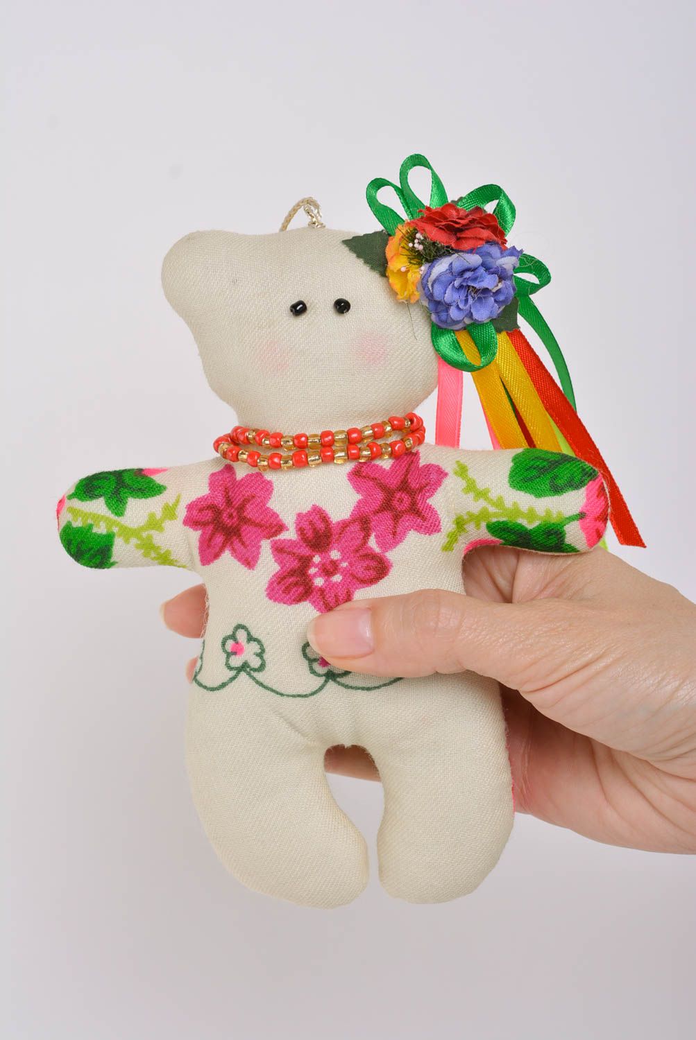 Мягкая игрушка ручной работы мишка девочка с бусиками и в веночке красивая милая фото 4