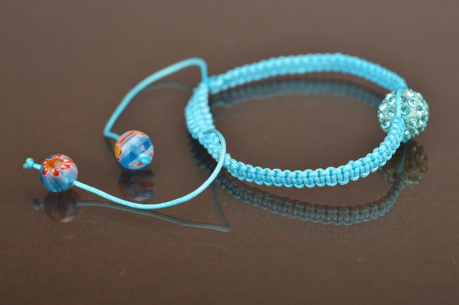 Bracelet en fils tressés et perles fantaisie fin bleu fait main original  photo 5