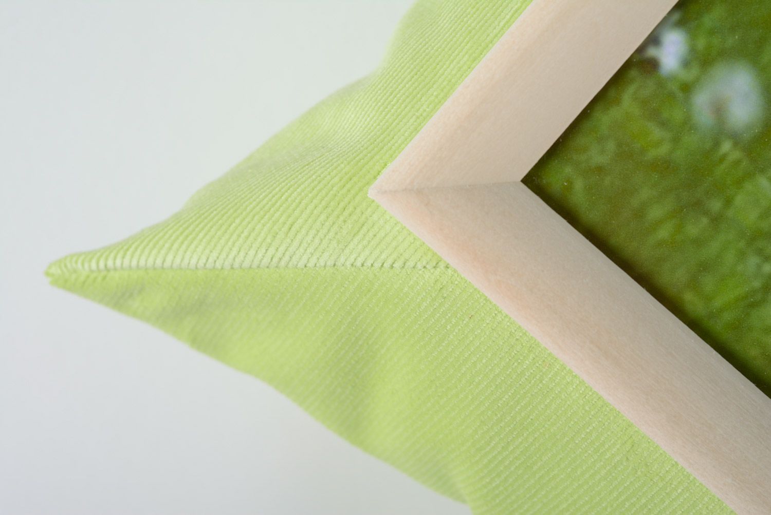 Grünes Kissen aus Velvet Tischlein für Essen Notebooks Tablett Handarbeit  foto 2