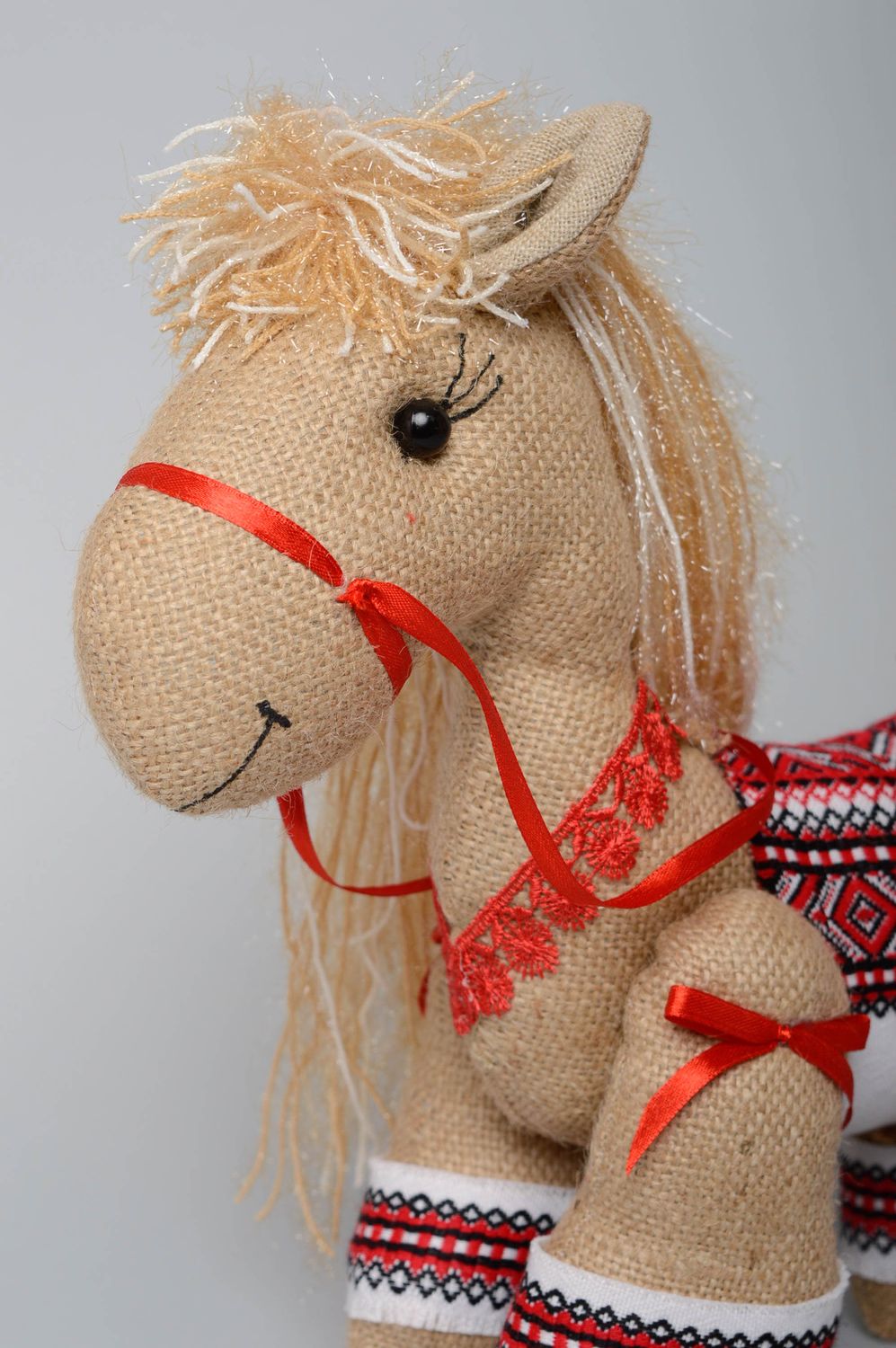 Игрушка лошадка из мешковины в этно-стиле фото 2