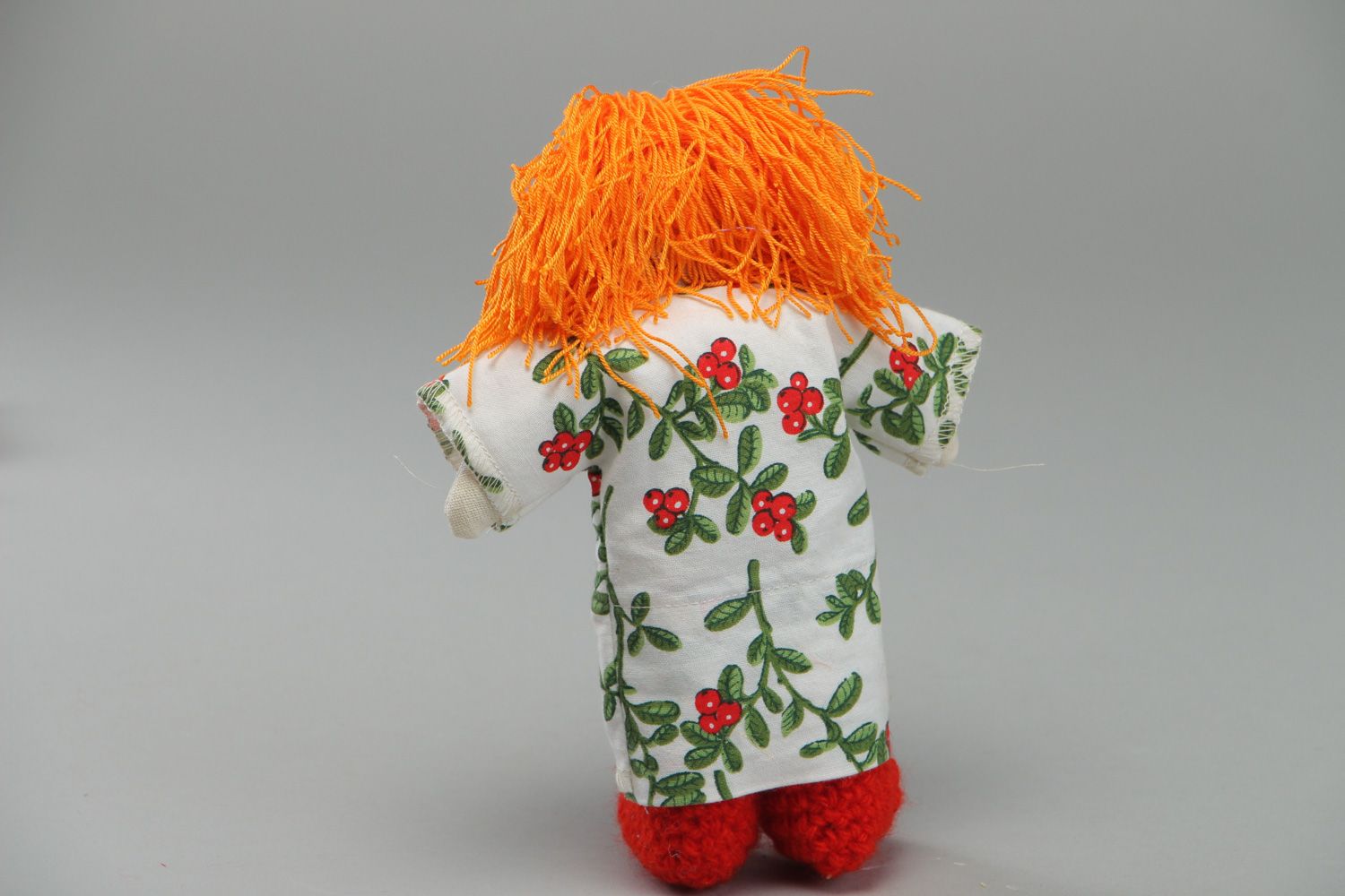 Petite poupée faite main en toile de coton rousse originale de style primitif photo 3