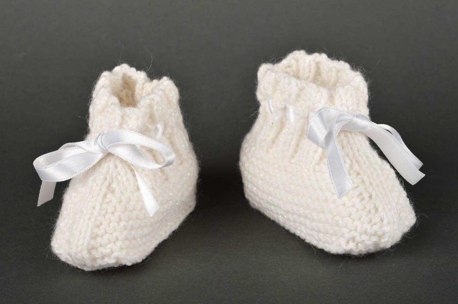 Chaussons tricotés faits main Chaussures bébé blancs originaux Vêtement bébé photo 2