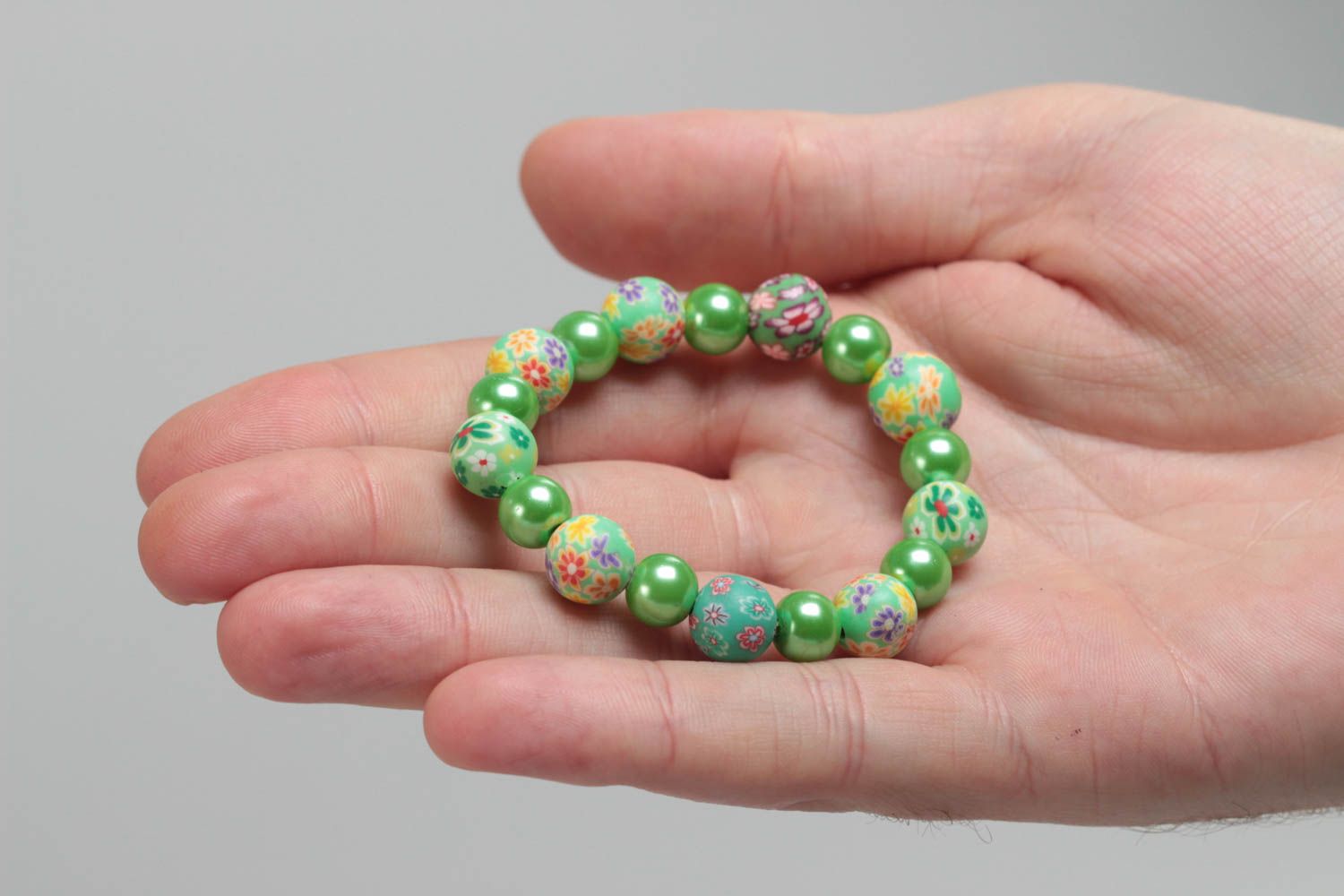 Handgemachtes grünes Kinder Armband aus Polymer Ton Designer Schmuck Geschenk foto 4
