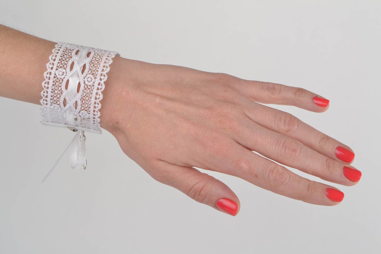 Handmade elegant white lace wrist bracelet with ribbon photo 2