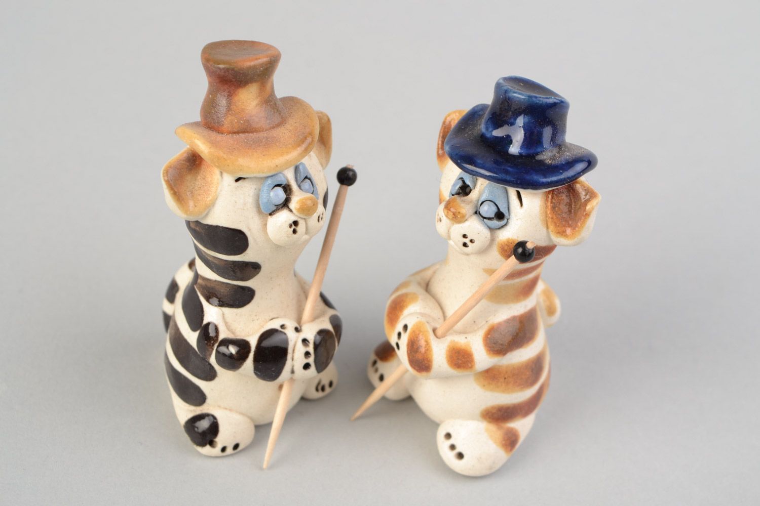 Set of cute handmade animal figures cats in top hats 2 pieces hand-painted with glaze photo 4