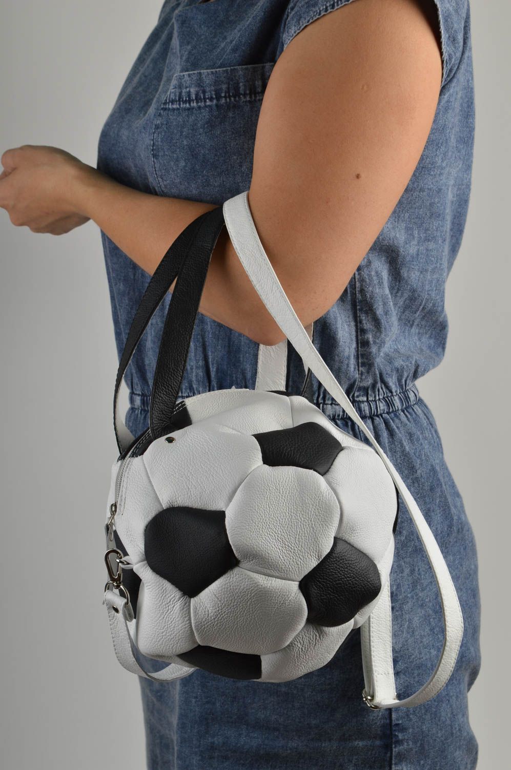 Сумка ручной работы кожаная сумка в виде футбольного мяча красивая сумка фото 1