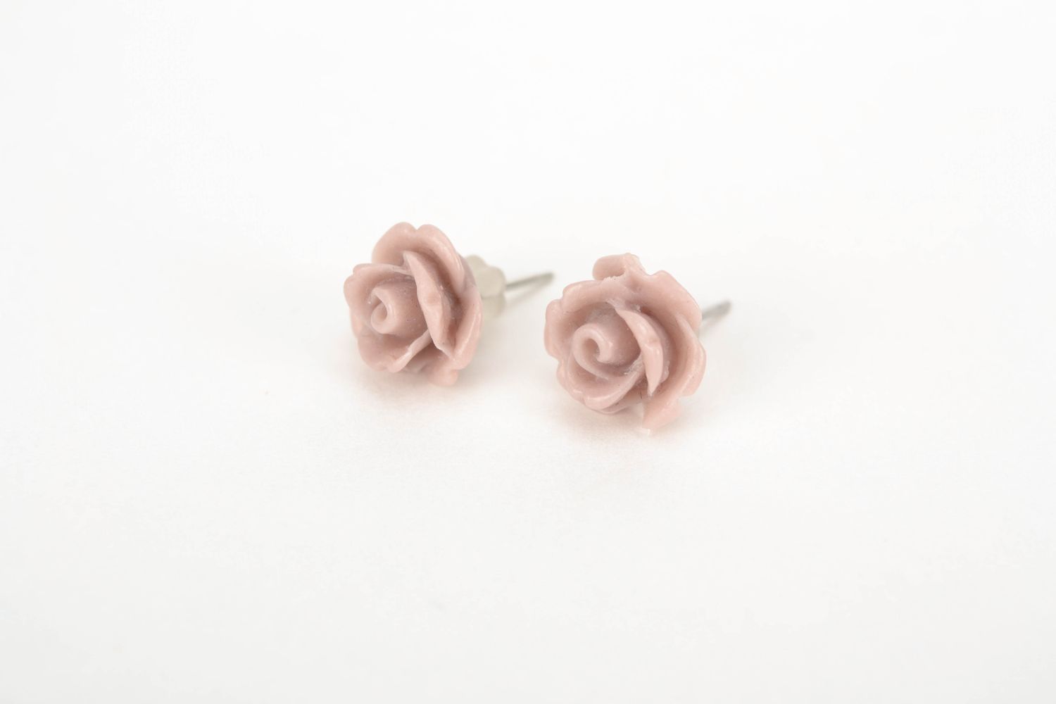 Boucles d'oreilles clous en pâte polymère Rose pastel photo 3