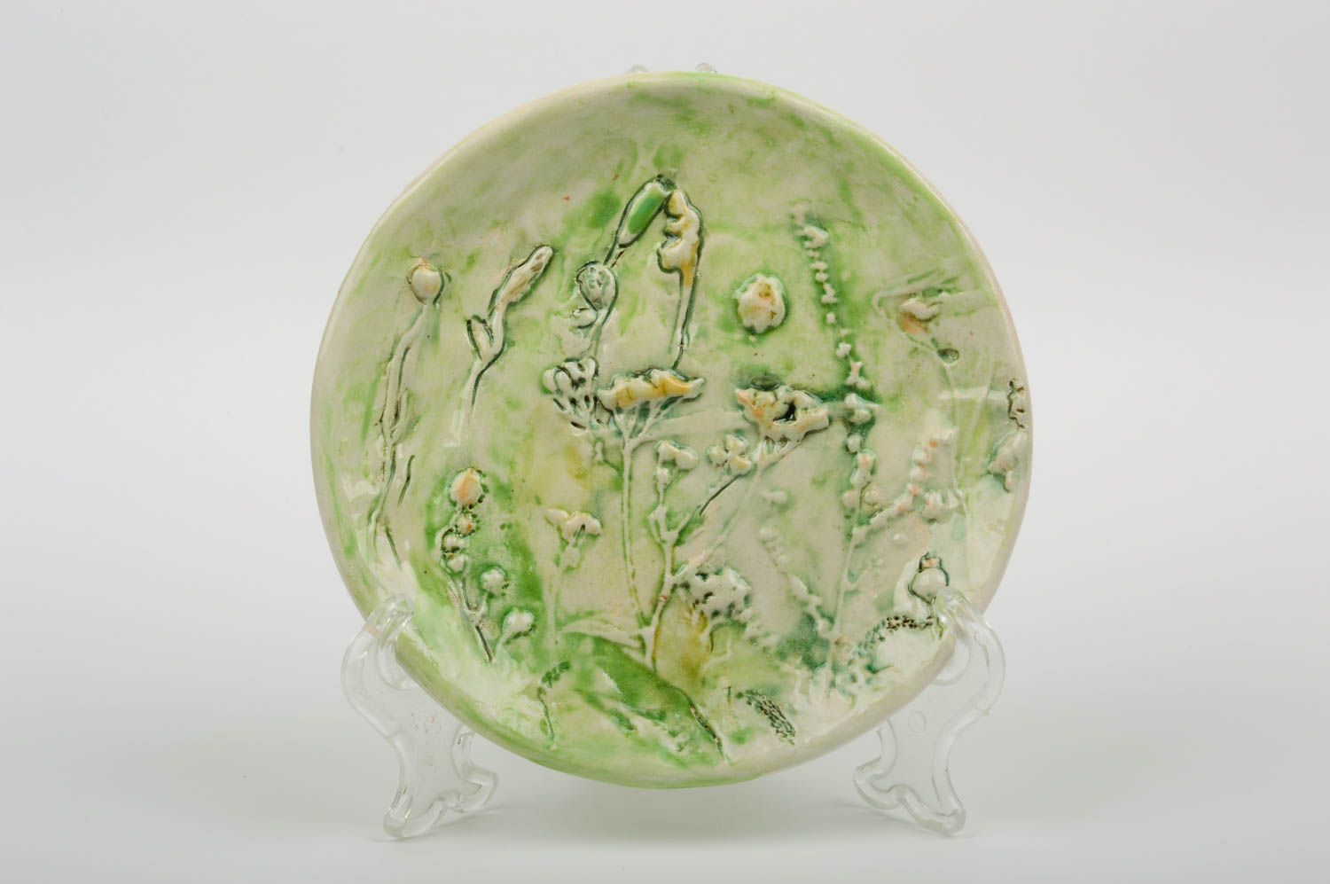Assiette en céramique décorative faite main peinte à motif en relief vert clair photo 1