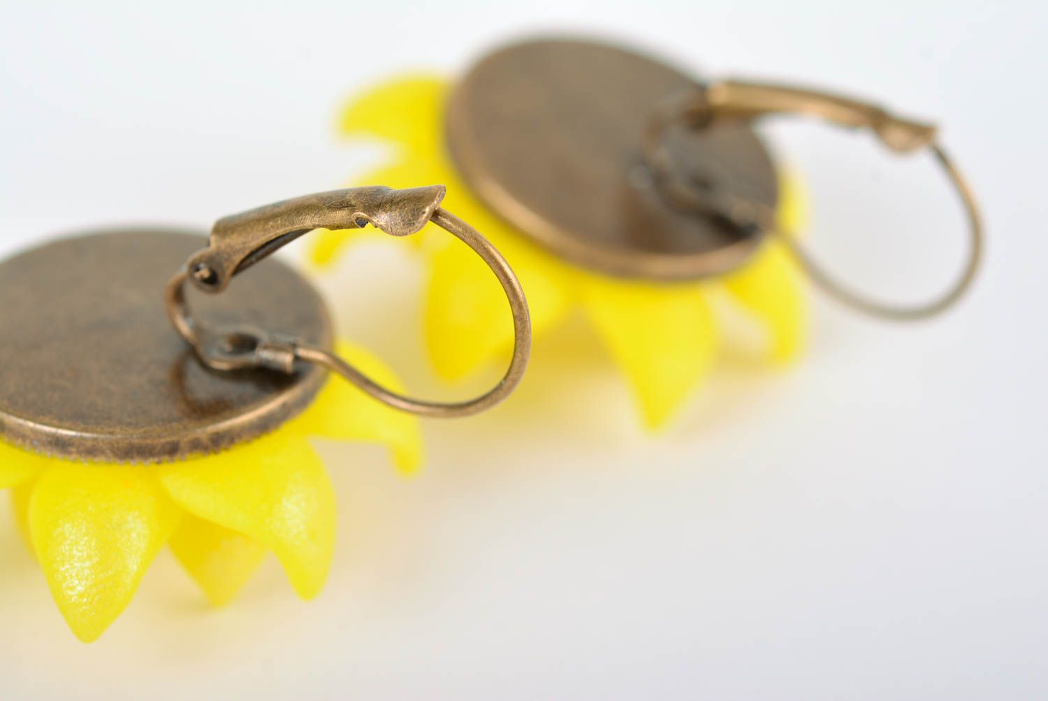 Boucles d'oreilles fleurs Bijou fait main jaunes design Accessoire femme photo 4