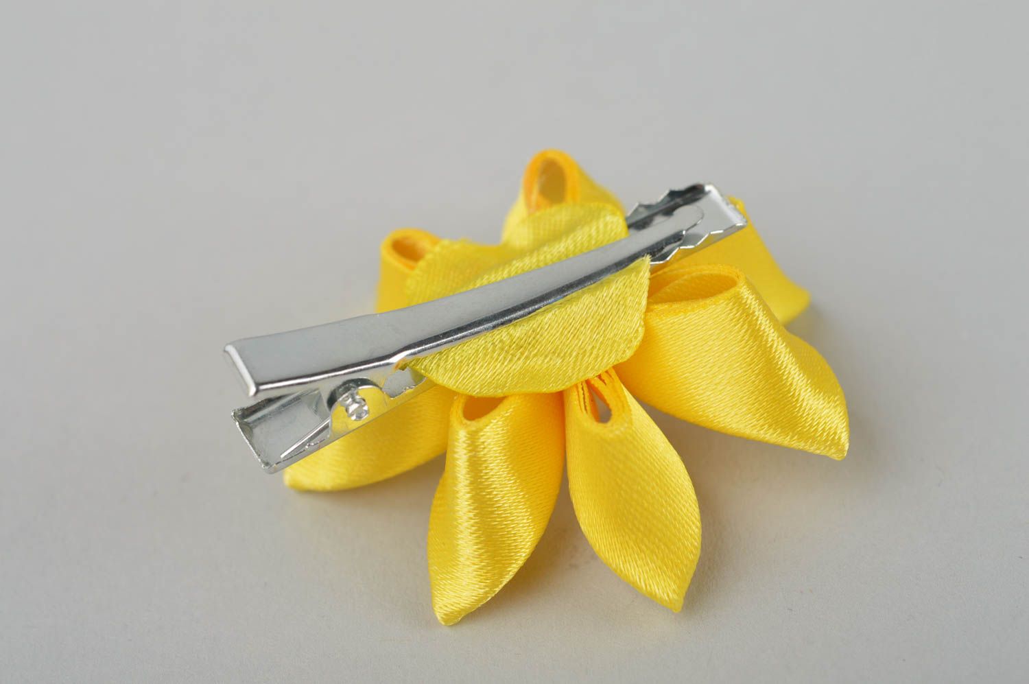 Аксессуар для волос хэнд мэйд заколка канзаши детское украшение Желтый цветок фото 3