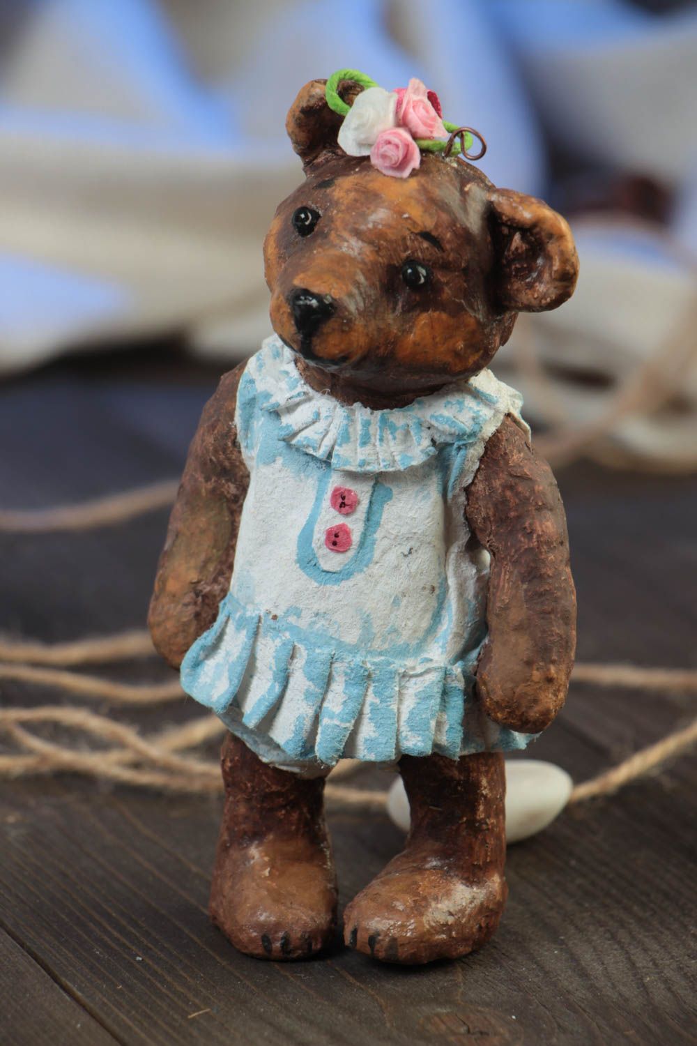 Figurine à suspendre en papier mâché faite main peinte vernie ourse fillette photo 1