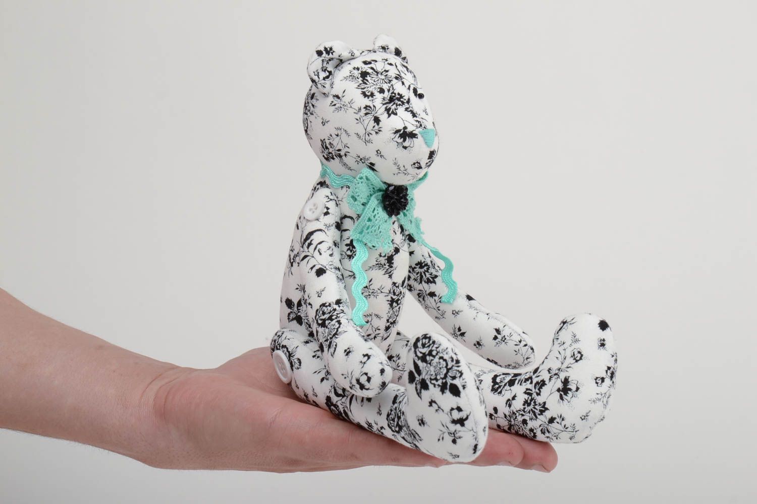 Тканевая игрушка медвежонок в цветочек из хлопка ручной работы для детей фото 5