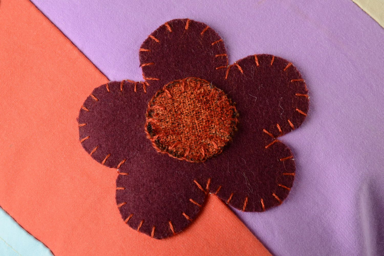 Petit coussin pour canapé multicolore avec housse zippée fait main Fleurs photo 3