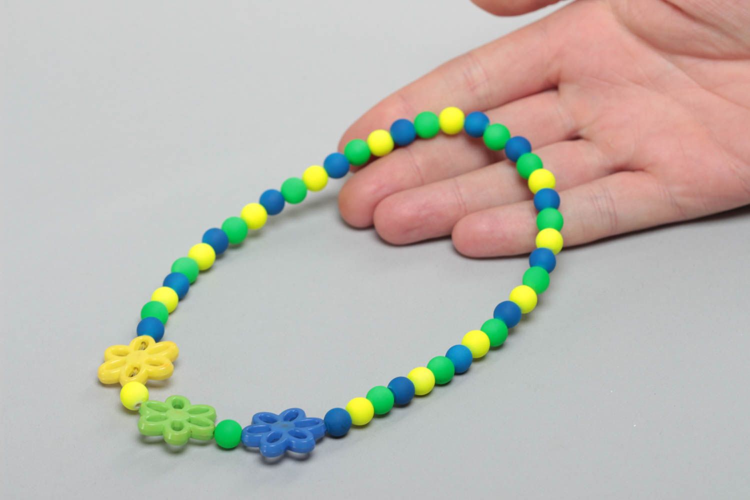 Beautiful stylish handmade bright children's plastic bead necklace photo 5