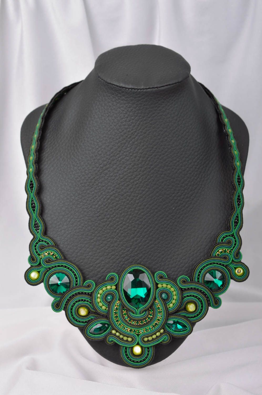 Колье сутажная вышивка ручной работы сутажное колье зеленое вышитое ожерелье фото 1