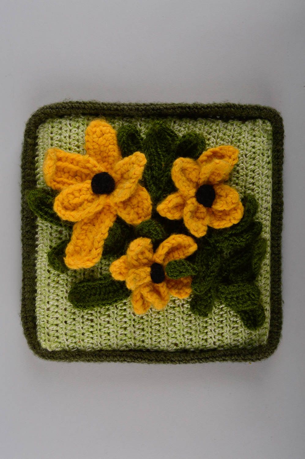 Petit tableau avec fleurs jaunes Tableau fait main vert au crochet Cadeau femme photo 2