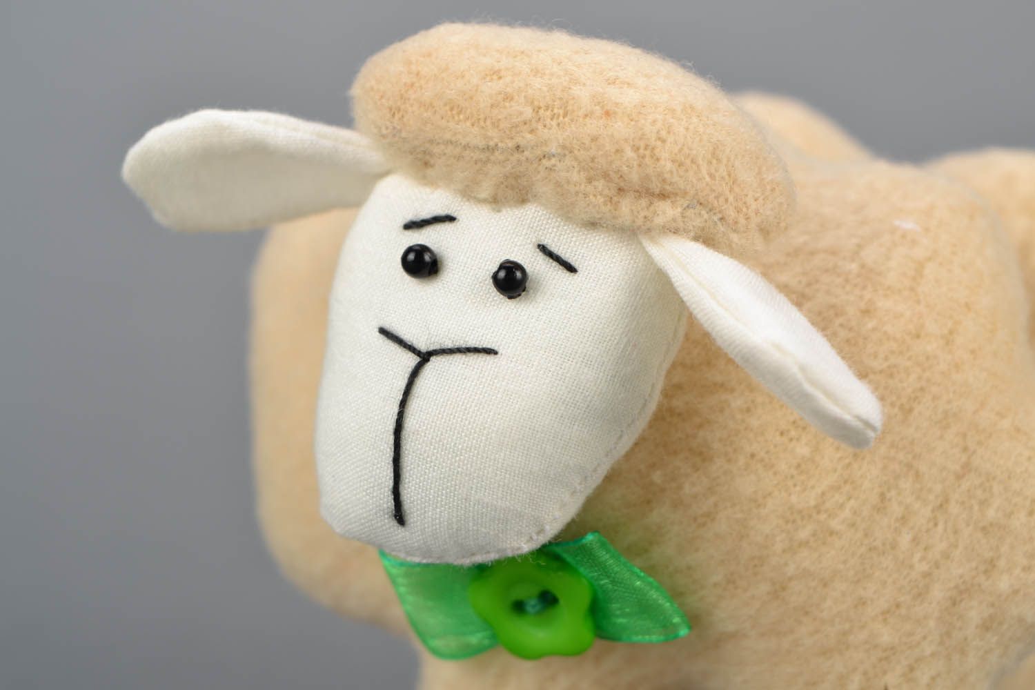 Jouet décoratif en tissu fait main Mouton photo 4