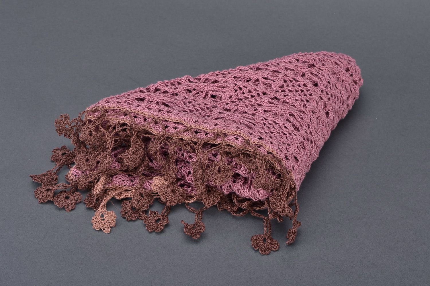 Lace shawl made of woolen yarns photo 3