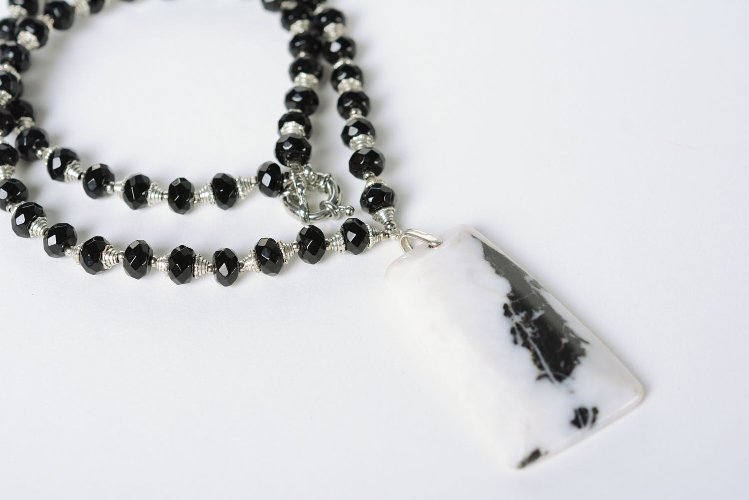 Necklace made of black zebra agate photo 3