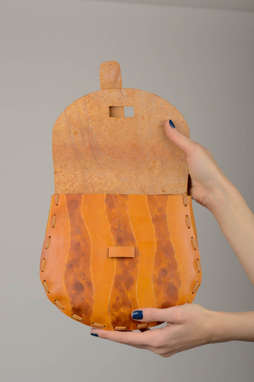 Сумка ручной работы небольшая кожаная сумка стильная красивая сумка через плечо фото 3