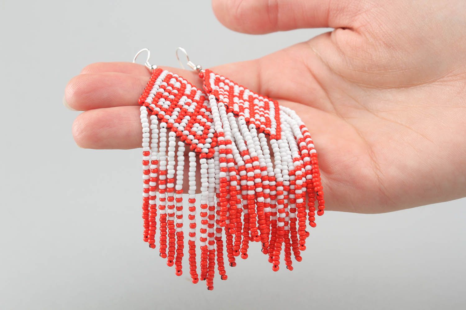 Red and white beaded earrings photo 5