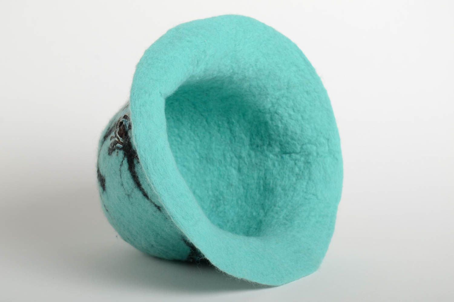 Chapeau fait main Bonnet en laine feutrée turquoise à motif noir Vêtement femme photo 4