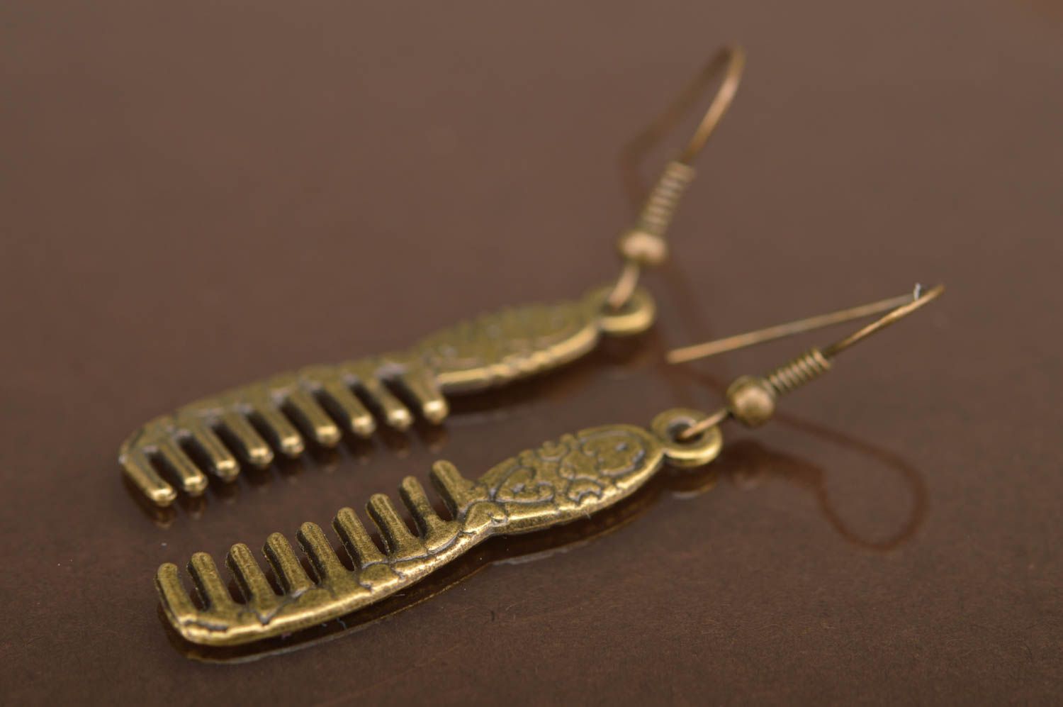 Kreative Gehänge Ohrringe aus Metall in Form von Harkämmen für Damen handmade foto 5
