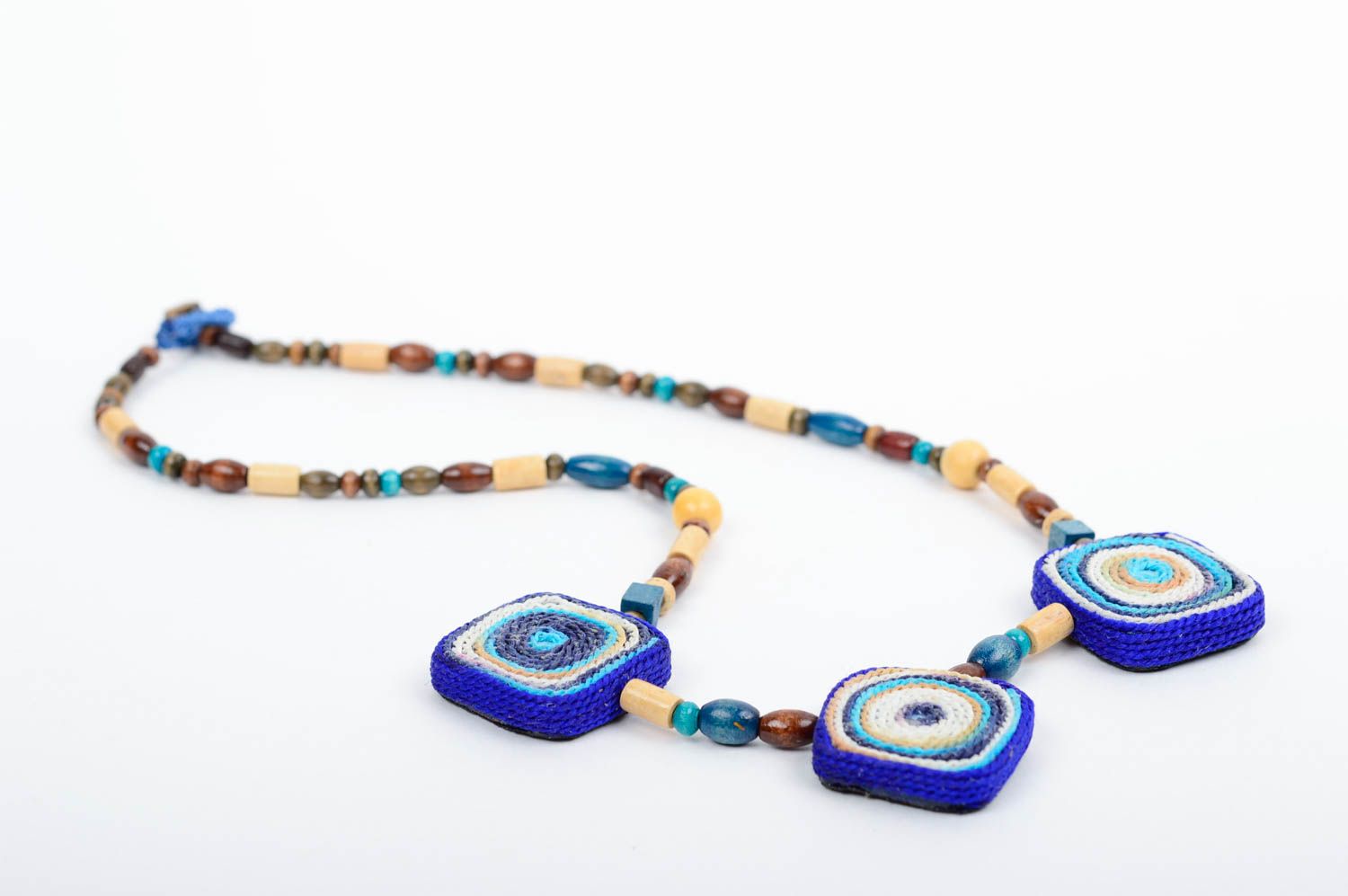 Collier bleu Bijou fait main en perles céramiques et en bois Cadeau femme photo 2