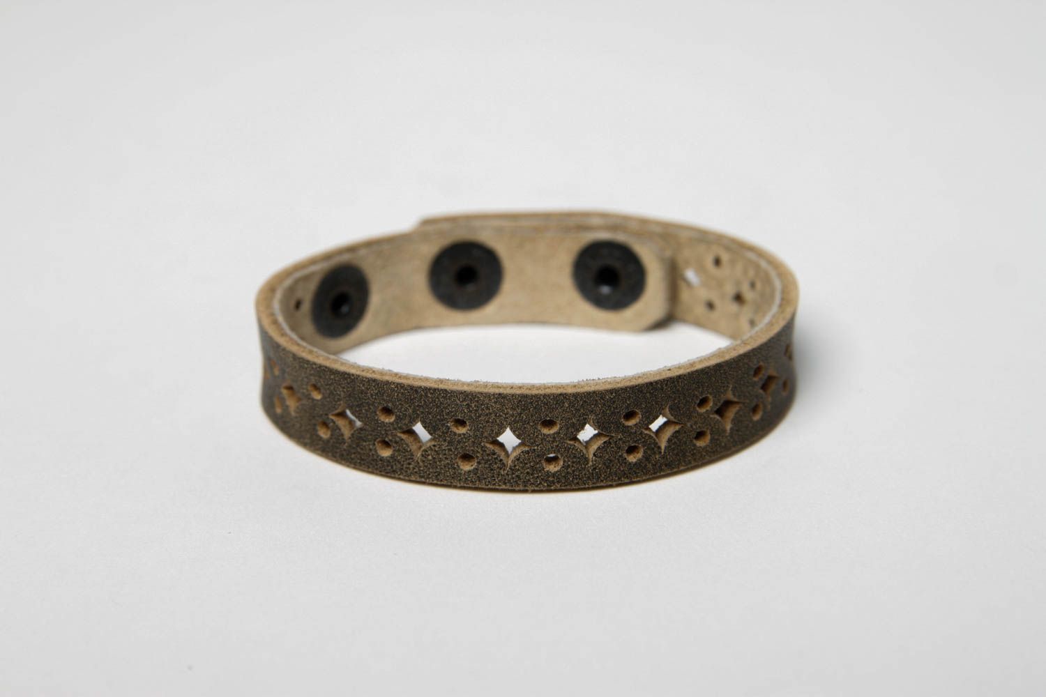 Bracciale in pelle fatto a mano accessorio originale braccialetto alla moda foto 3