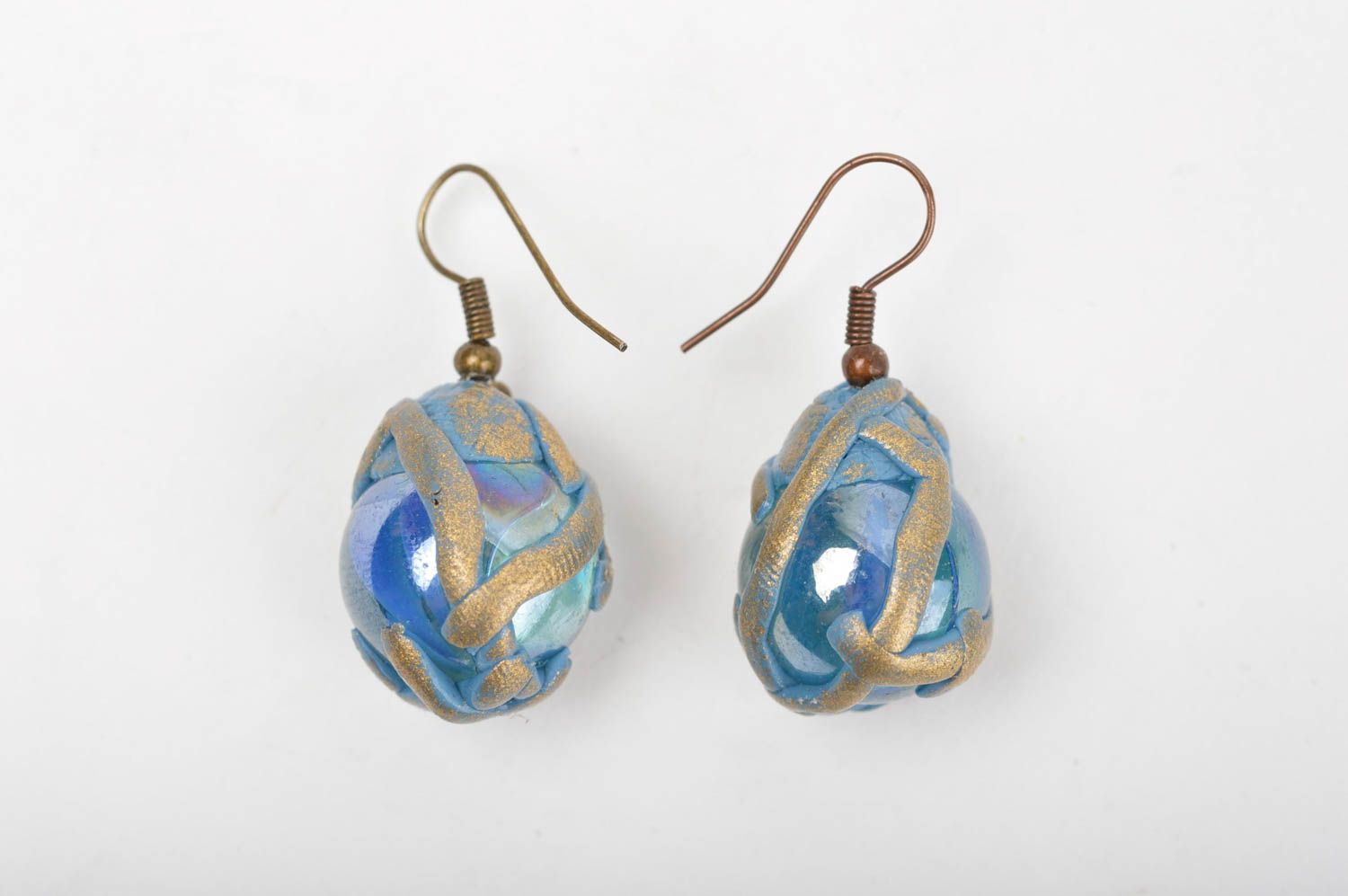 Серьги из стекла и полимерной глины красивые голубые с золотистым ручная работа фото 2