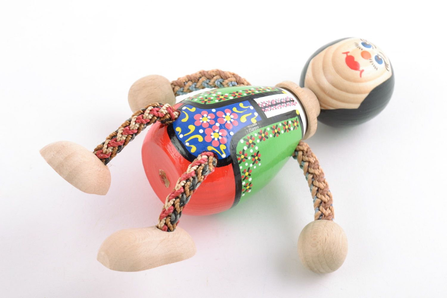 Kleines ökologisches originelles Spielzeug aus Holz Mädchen handmade foto 4