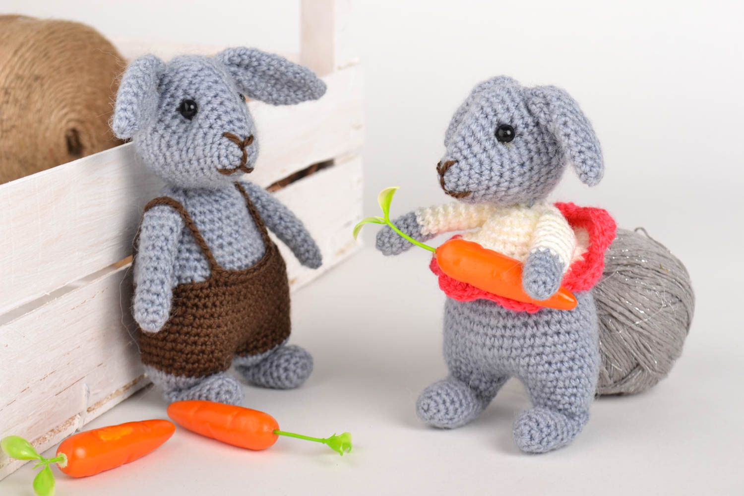Jouets lapins tricotés Peluches faites main en mi-laine Cadeau pour enfant photo 1
