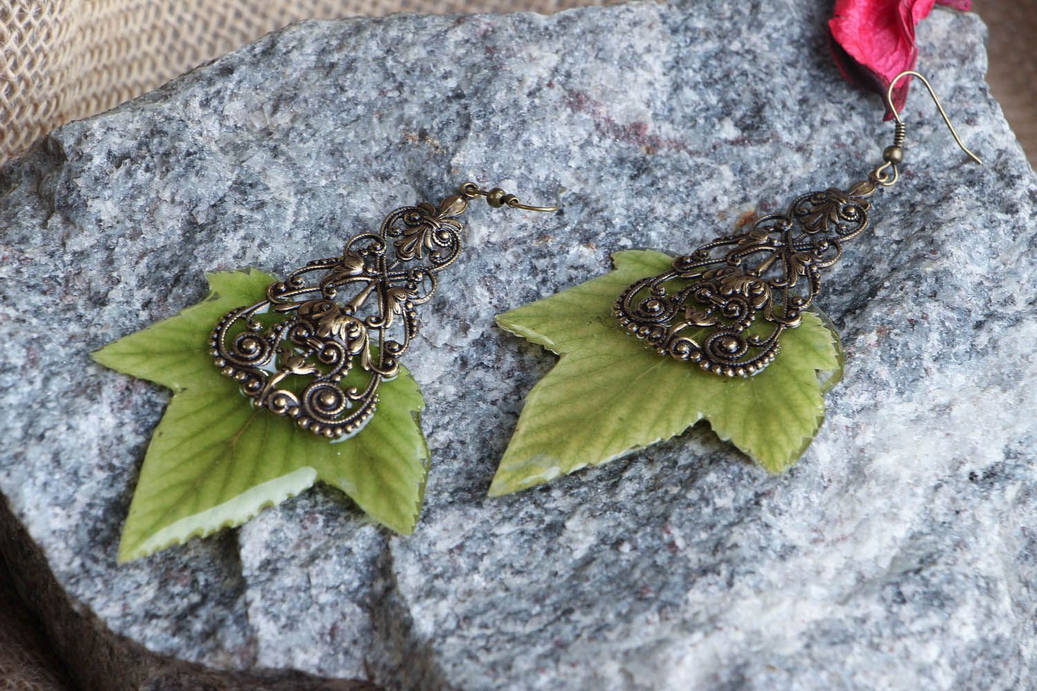 Earrings with currants leaves in epoxy resin photo 3