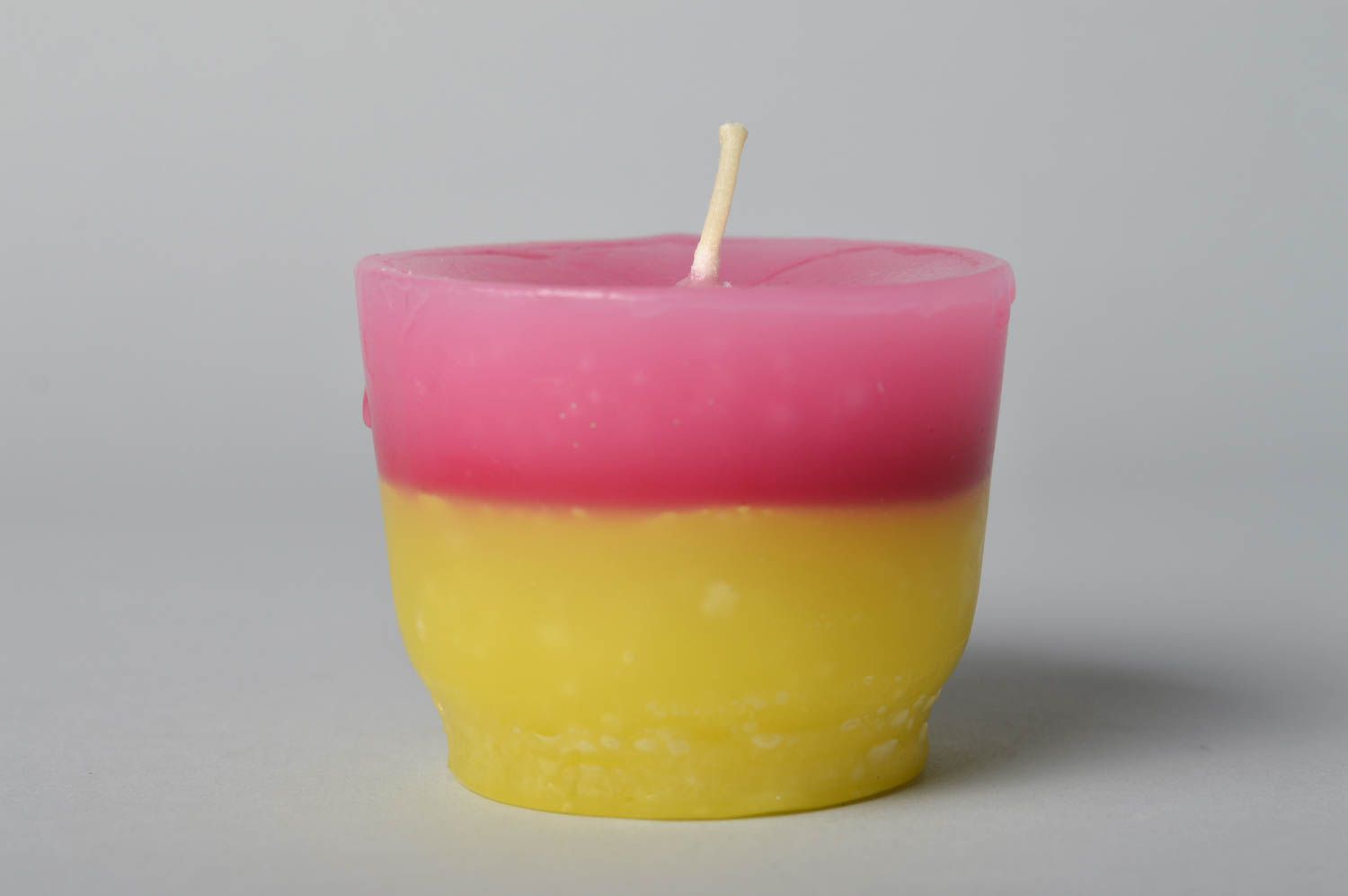 Свеча ручной работы красивая свеча двухцветная парафиновая свеча нежная  фото 5