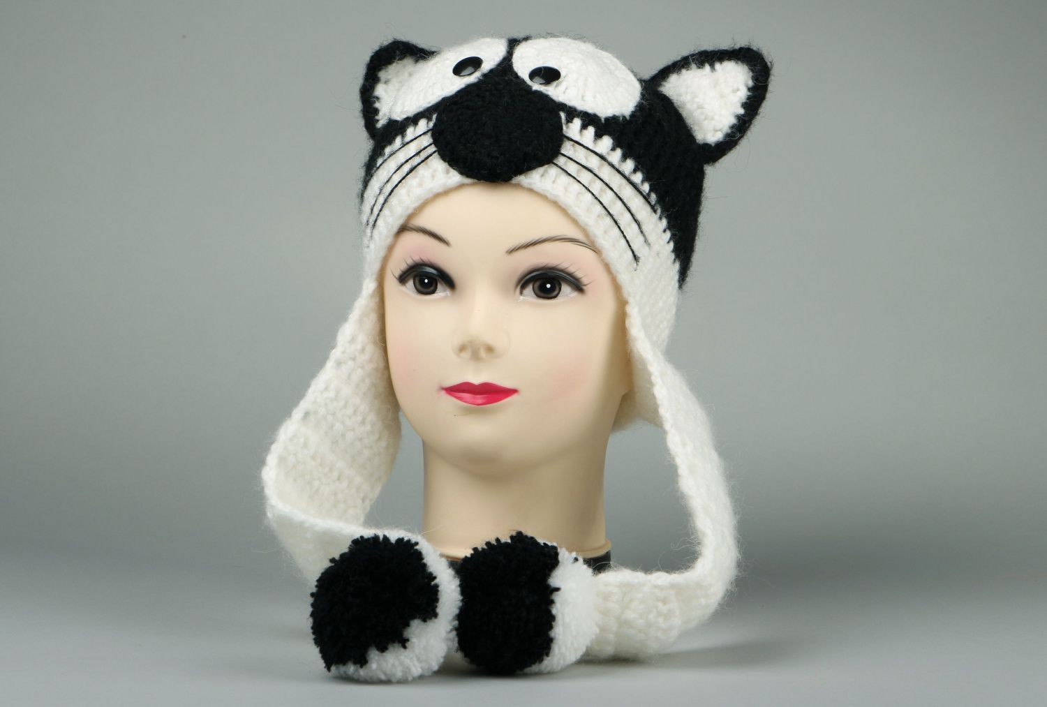 Child's knitted hat Black and white cat photo 2