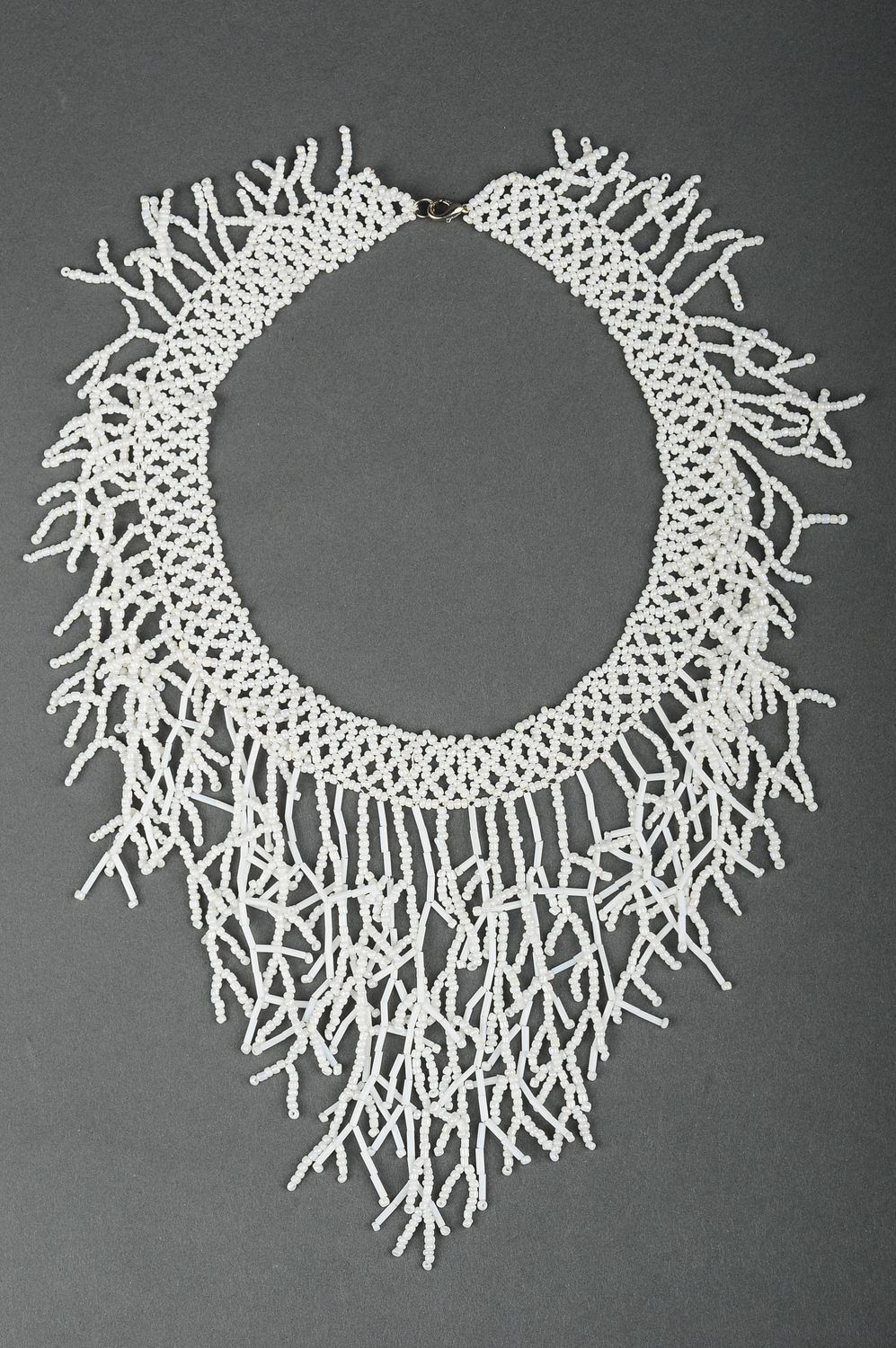 Ожерелье из бисера украшение ручной работы колье из бисера белое красивое фото 1