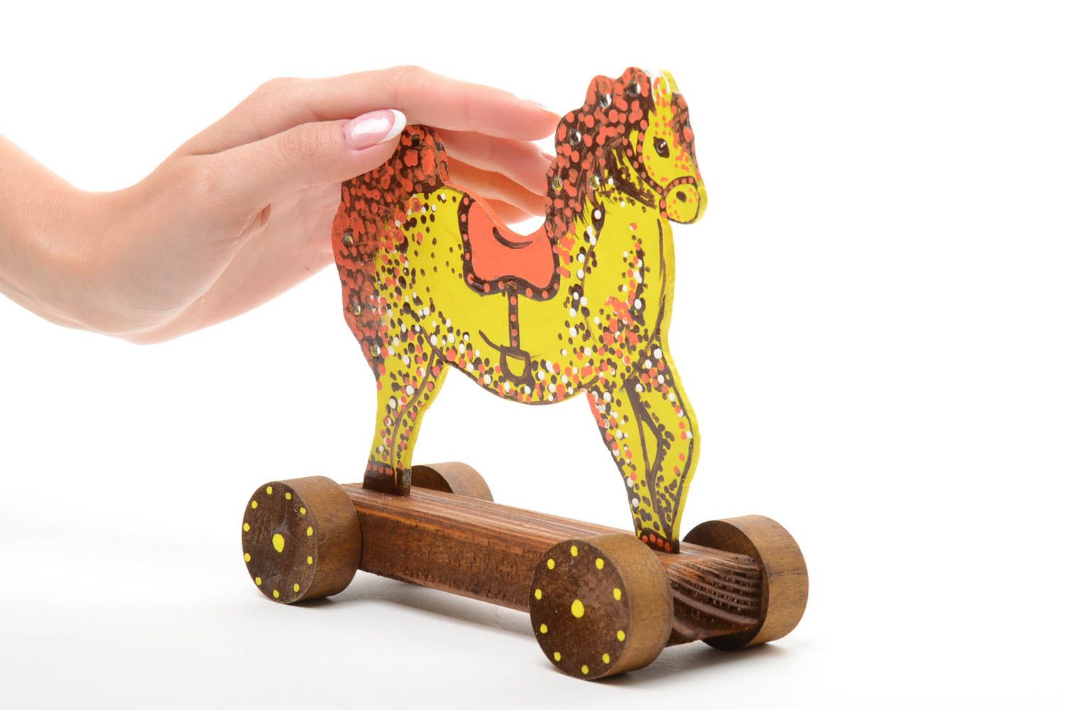 Kleines gelbes Holz Spielzeug Pferd mit Rädern für Kinder und Dekor Handarbeit foto 5