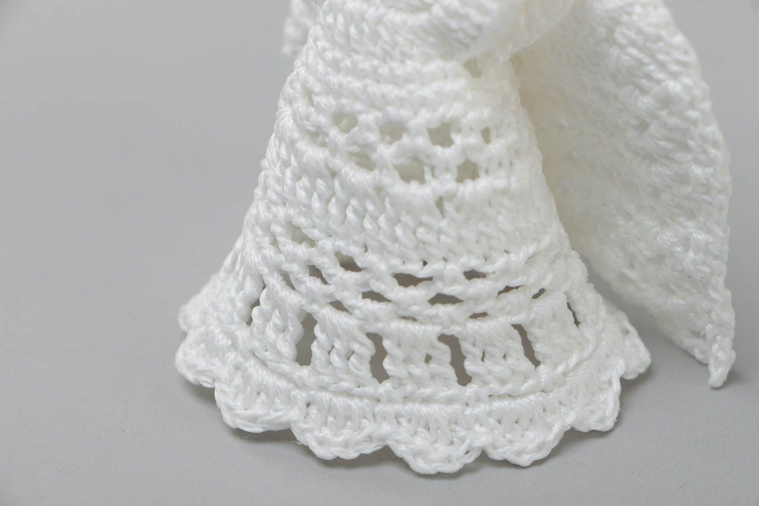 Handmade small white lace decorative Christmas angel crocheted of cotton threads photo 3