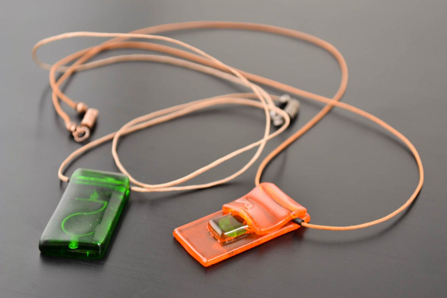 Pendentifs en verre Bijoux faits main vert et orange 2 pièces Cadeau pour femme photo 1